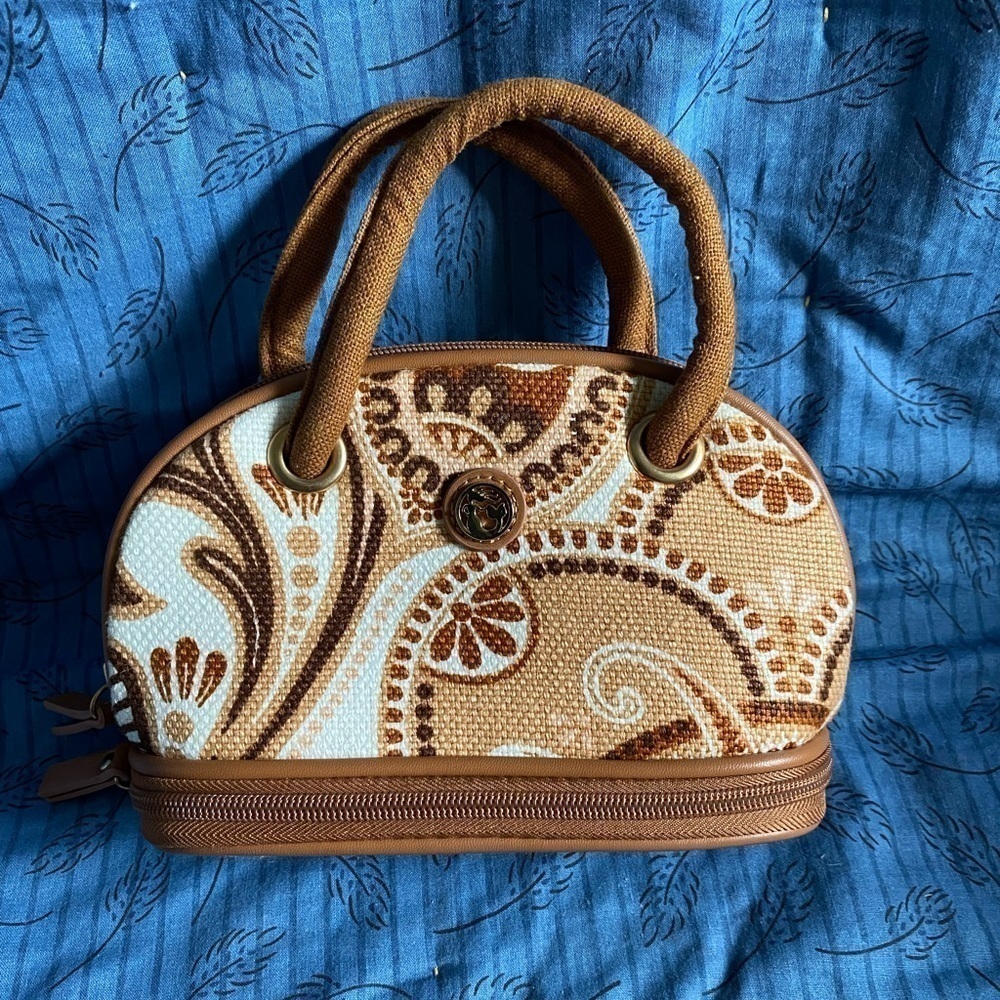 Spartina 449 domed cosmetics bag in St Simmons pattern.